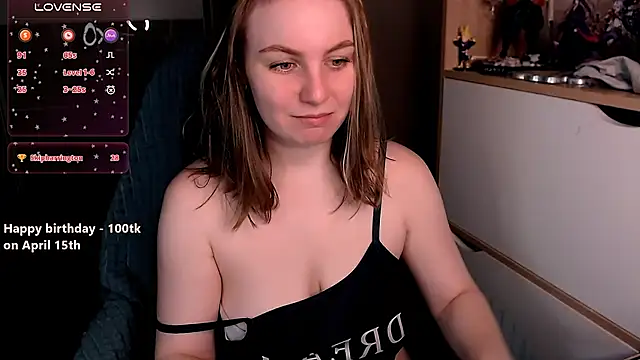 Snapshot of _wikki_ chatting on 03.21.25 wikki online show from 03.21.25