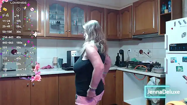 Snapshot of JennaDeluxe chatting on 06.13.26 JennaDeluxe online show from 06.13.26