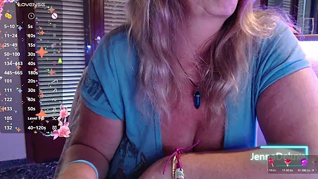 Snapshot of JennaDeluxe chatting on 07.04.26 JennaDeluxe online show from 07.04.26
