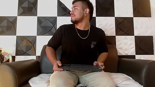 BrianMalonee online show from 02.08.25