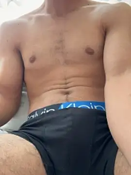 MuscleBoyy777 online show from 10.21.25