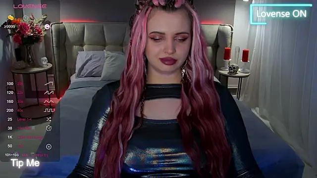 Miss Maya Mils online show from 03.12.25