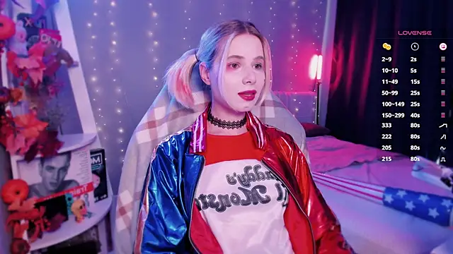 Snapshot of enigma_mia chatting on 11.01.25 enigma mia online show from 11.01.25