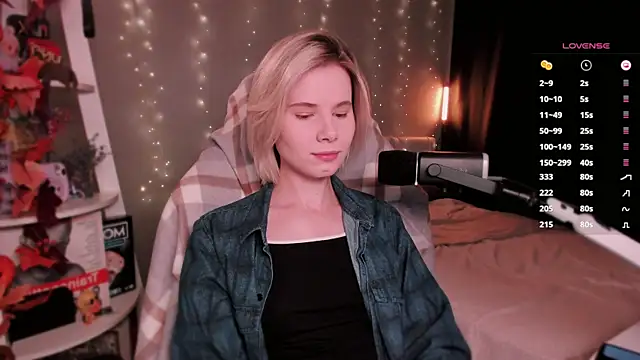 Snapshot of enigma_mia chatting on 11.10.25 enigma mia online show from 11.10.25