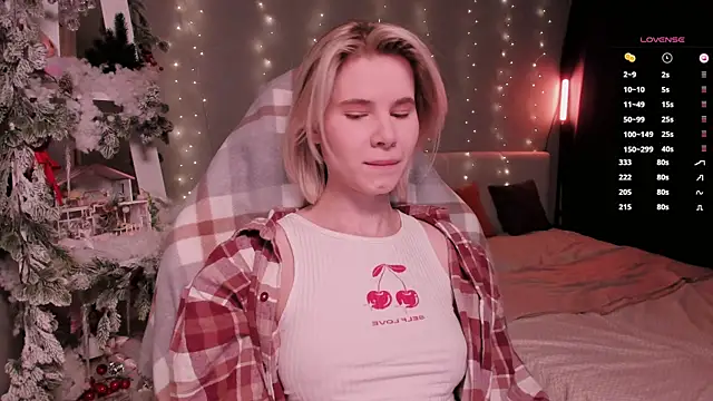 Snapshot of enigma_mia chatting on 12.21.25 enigma mia online show from 12.21.25