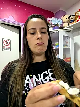 Snapshot of Rousse92 chatting on 10.22.25 Rousse92 online show from 10.22.25