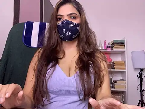 Snapshot of Fantastic_ruby chatting on 10.31.25 Fantastic ruby online show from 10.31.25