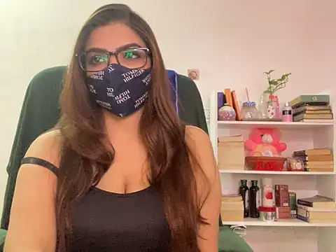 Snapshot of Fantastic_ruby chatting on 11.01.25 Fantastic ruby online show from 11.01.25