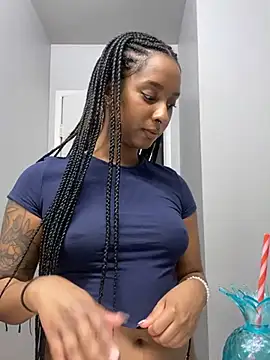 Your Paris online show from 02.14.25