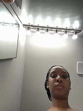 Your Paris online show from 02.17.25