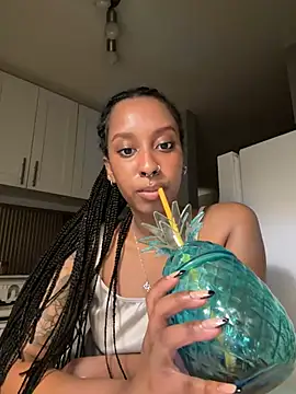 Your Paris online show from 02.25.25