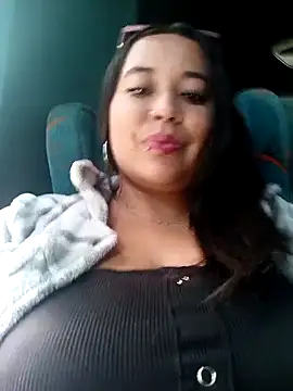 Snapshot of Cristal__04 chatting on 10.26.25 Cristal 04 online show from 10.26.25