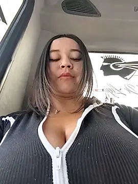 Snapshot of Cristal__04 chatting on 11.12.25 Cristal 04 online show from 11.12.25