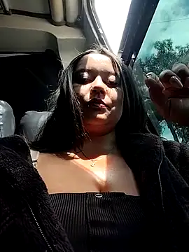 Snapshot of Cristal__04 chatting on 11.21.25 Cristal 04 online show from 11.21.25