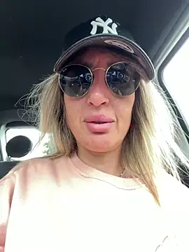 Snapshot of casalinga88 chatting on 05.16.26 casalinga88 online show from 05.16.26
