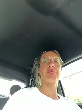 Snapshot of casalinga88 chatting on 06.21.26 casalinga88 online show from 06.21.26