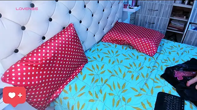 Snapshot of Krystal_Cruz chatting on 03.15.25 Krystal Cruz online show from 03.15.25