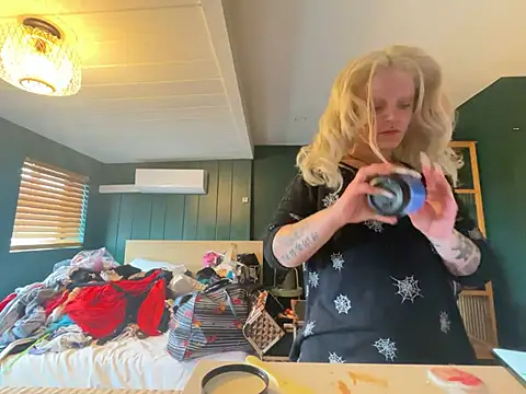 Snapshot of tatted-bitty chatting on 02.13.25 tatted-bitty online show from 02.13.25