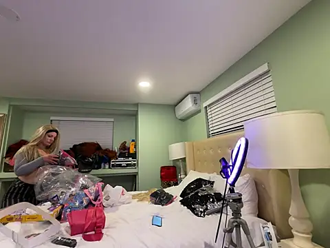 Snapshot of tatted-bitty chatting on 03.21.25 tatted-bitty online show from 03.21.25