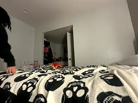 Snapshot of tatted-bitty chatting on 11.22.25 tatted-bitty online show from 11.22.25