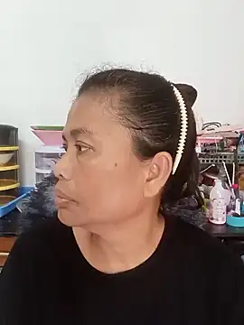 Snapshot of Fon_Bigboobs chatting on 10.31.25 Fon Bigboobs online show from 10.31.25