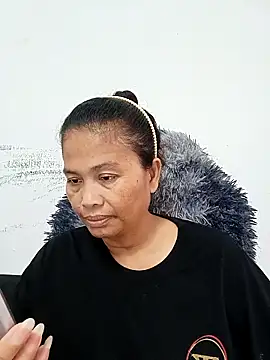 Snapshot of Fon_Bigboobs chatting on 11.21.25 Fon Bigboobs online show from 11.21.25