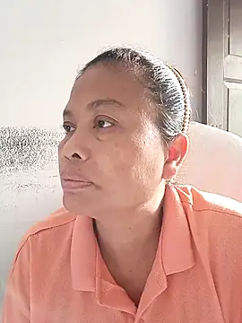 Snapshot of Fon_Bigboobs chatting on 11.26.25 Fon Bigboobs online show from 11.26.25