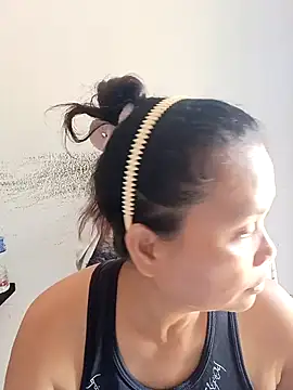 Snapshot of Fon_Bigboobs chatting on 12.04.25 Fon Bigboobs online show from 12.04.25