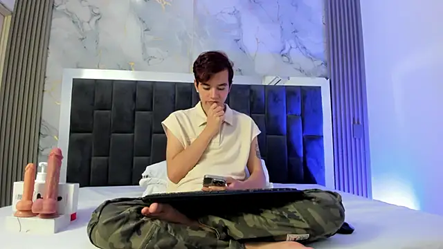 Snapshot of bunny_maxi chatting on 09.25.25 bunny maxi online show from 09.25.25