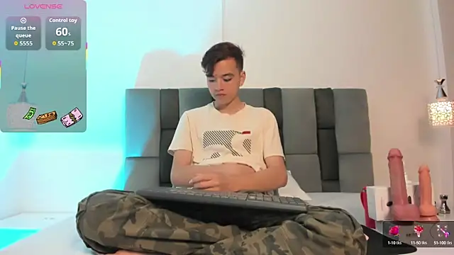 Snapshot of bunny_maxi chatting on 10.08.25 bunny maxi online show from 10.08.25