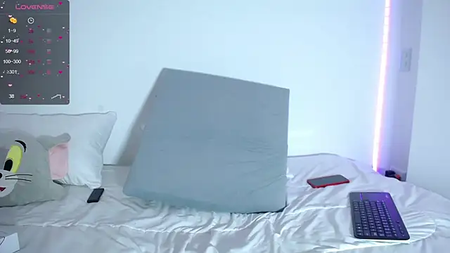 Snapshot of megan_bluee23 chatting on 12.04.24 megan bluee23 online show from 12.04.24