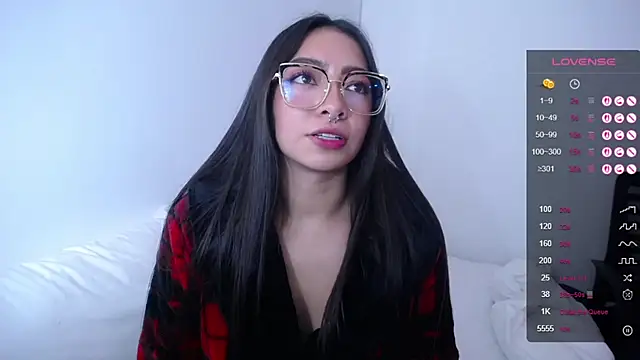 Snapshot of megan_bluee23 chatting on 02.13.25 megan bluee23 online show from 02.13.25