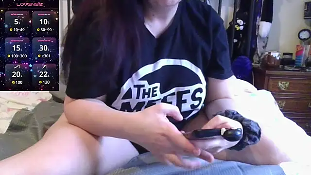 Snapshot of MissKisu chatting on 12.04.24 MissKisu online show from 12.04.24