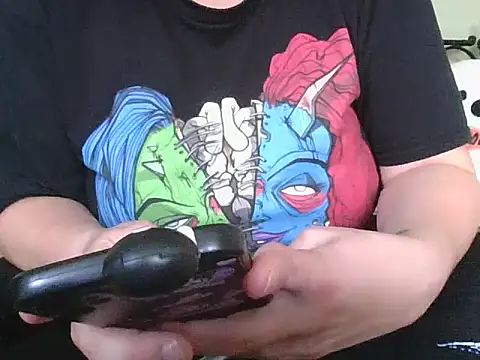 Snapshot of MissKisu chatting on 10.05.25 MissKisu online show from 10.05.25