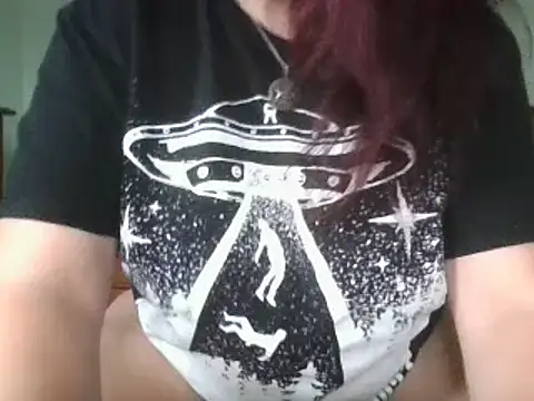 Snapshot of MissKisu chatting on 10.13.25 MissKisu online show from 10.13.25