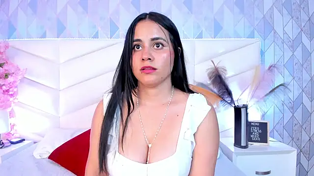 Snapshot of Brenda_Garcia chatting on 02.10.25 Brenda Garcia online show from 02.10.25