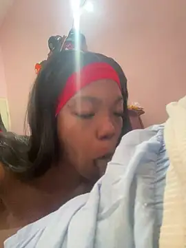 Snapshot of NillaMontana chatting on 04.03.26 NillaMontana online show from 04.03.26