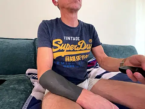 Snapshot of mouser21212 chatting on 01.12.26 mouser21212 online show from 01.12.26