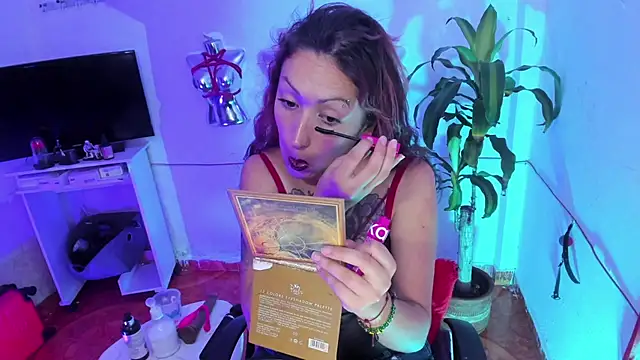 LucyStrike  online show from 06.04.26