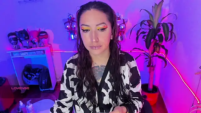 LucyStrike  online show from 07.04.26