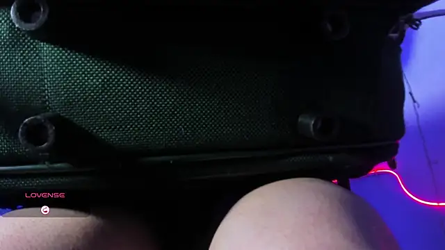 LucyStrike  online show from 08.04.26