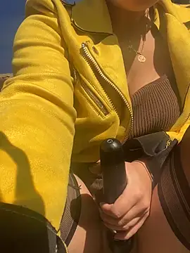 Luccreccia  online show from 11.17.25