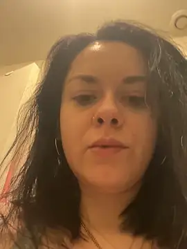 Snapshot of Luccreccia_ chatting on 03.29.26 Luccreccia online show from 03.29.26