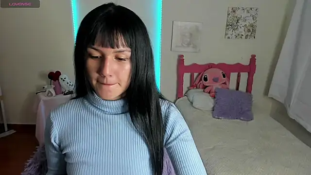 Snapshot of cute_roxy chatting on 03.05.25 cute roxy online show from 03.05.25