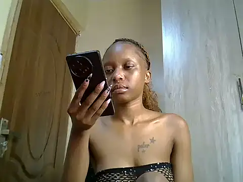 Snapshot of sharn_sugar chatting on 10.16.25 sharn sugar online show from 10.16.25