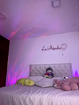 alee lenoxx online show from 10.21.25