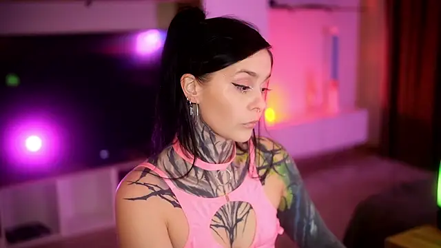 Snapshot of AcidPie chatting on 10.31.25 AcidPie online show from 10.31.25