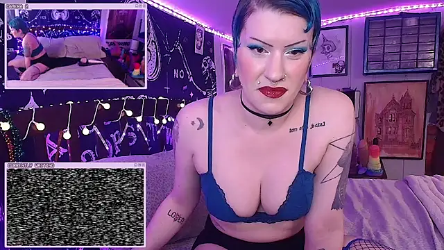 Snapshot of FondaDix_ chatting on 11.19.25 FondaDix online show from 11.19.25