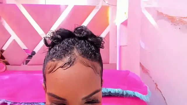 Snapshot of Scarlett-Bonnet chatting on 02.08.25 Scarlett-Bonnet online show from 02.08.25