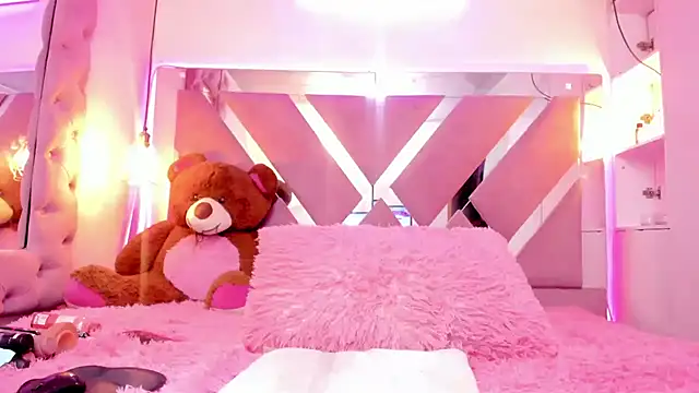 Snapshot of Scarlett-Bonnet chatting on 03.22.25 Scarlett-Bonnet online show from 03.22.25